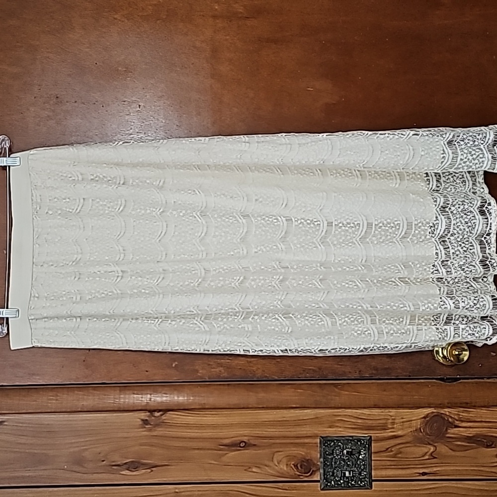 Ivory lace skirt 22_24 $10